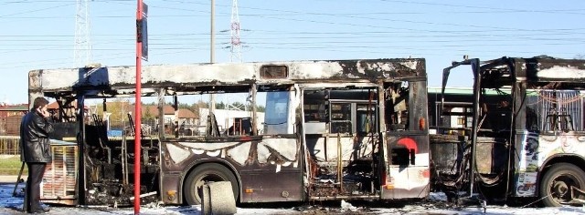 Autobus linii 5 doszczętnie spłonął 2 listopada na końcowym przystanku.