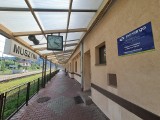 Dworzec PKP w Muszynie ponad 10 lat bez poczekalni i toalety. PKP nie chce w obiekt inwestować i zaproponuje gminie jego przejęcie