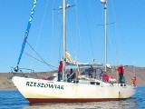 Trwa akcja ratunkowa załogi jachtu Rzeszowiak. Sztorm słabnie