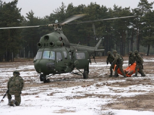 Żołnierze ćwiczyli m.in. ewakuację medyczną przy pomocy śmigłowców.