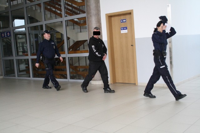 Oskarżony Krzysztof K. do sądu był doprowadzany z  aresztu
