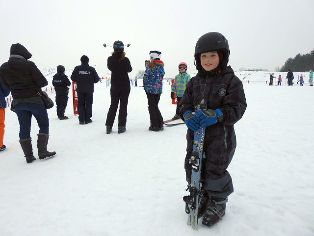 - Było bardzo fajnie - mówił 7-letni Kacper, po przekroczeniu linii mety. Młodzi narciarze nie tylko rywalizowali na czas, pokonując slalom, ale i uczyli się zasad udzielania pierwszej pomocy.  - Pokazujemy, że można się dobrze bawić, ale i bezpiecznie. Dla najlepszych mamy bardzo atrakcyjne nagrody - mówił podkom. Adam Karolczuk.