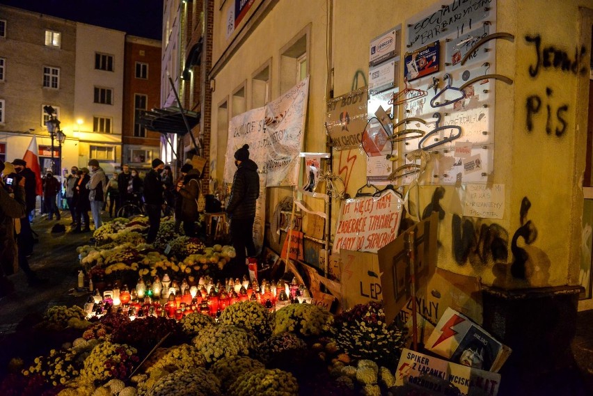 Strajk kobiet. Protest w Gdańsku w środę 4.11.2020. Demonstranci spisali swoje postulaty do wojewody pomorskiego