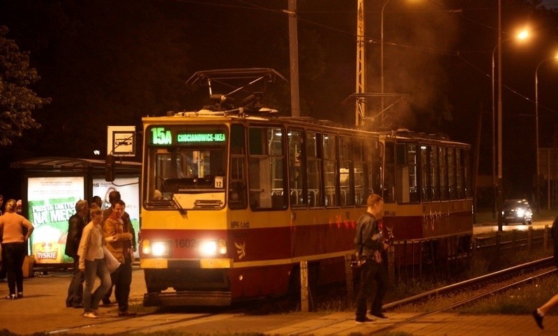Awaria tramwaju linii 15 na al. Politechniki. Z podwozia buchnął dym