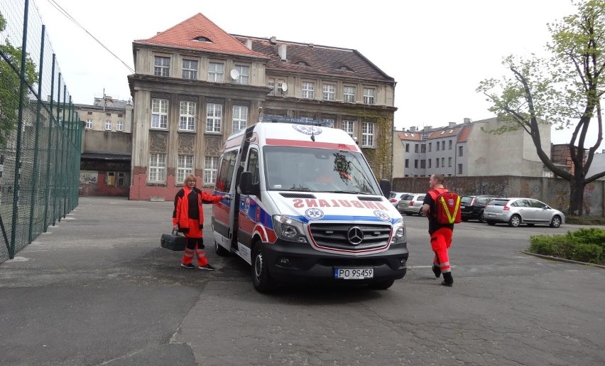 Sufit oberwał się w Gimnazjum nr 61 przy ul. Słowackiego w...