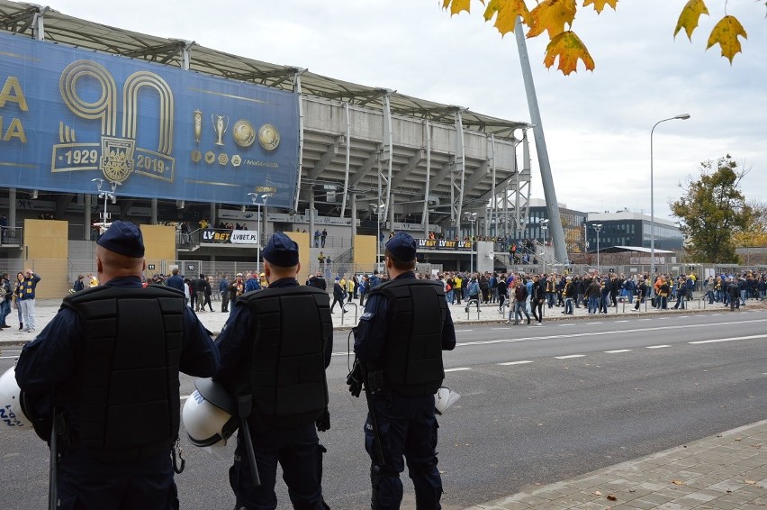 Derby Trójmiasta. Policja ujawnia bilans piłkarskich derbów między Arką a Lechią. Osiem osób zatrzymanych, 30 kolejnych ukarano mandatami