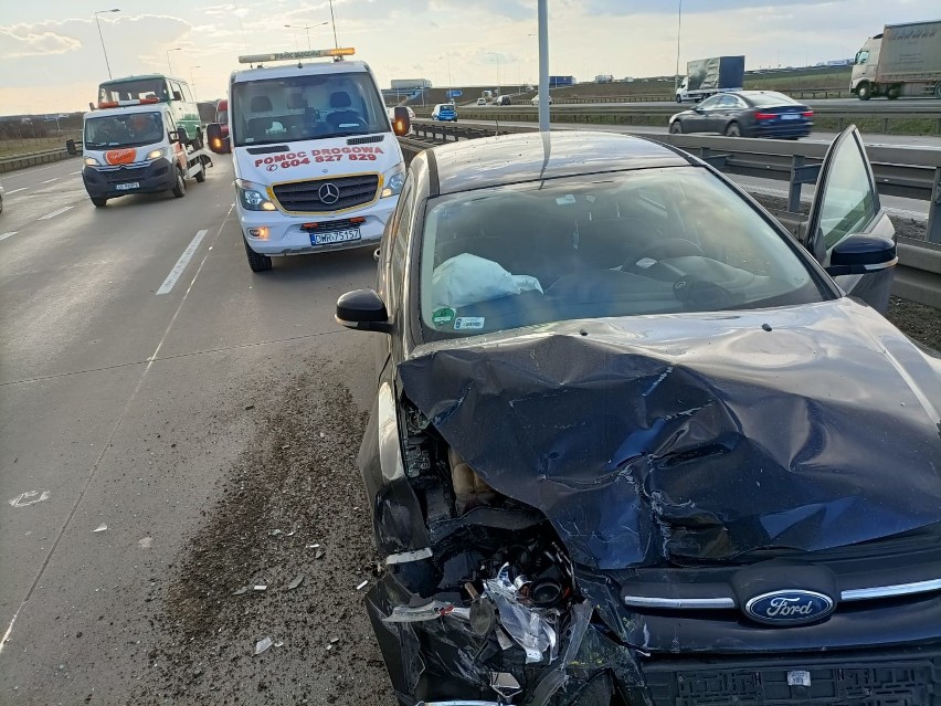 Wypadek na A4 pod Wrocławiem. Mocno utrudniony przejazd [ZDJĘCIA]