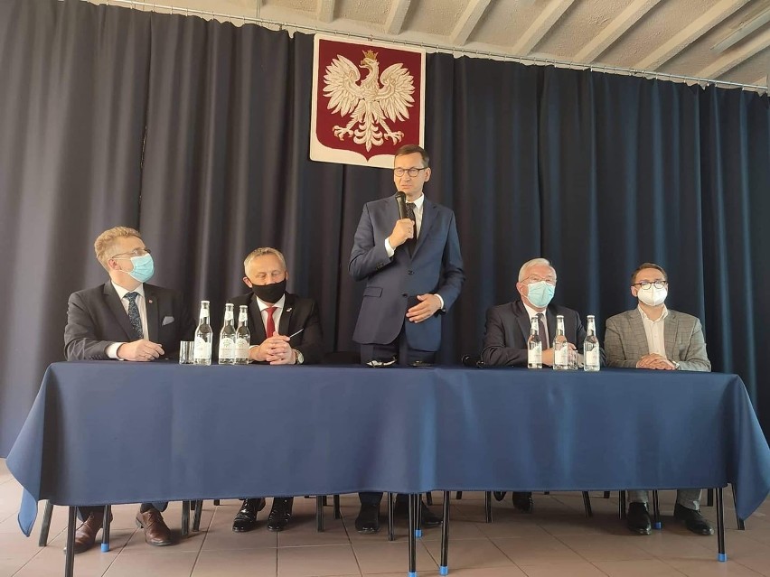 Premier Mateusz Morawiecki podczas spotkania z...