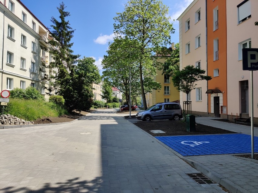 Nowa siedziba gdyńskiej straży miejskiej na zabetonowanej ul. Necla. Strażnicy będą stamtąd pilnować KLIMATycznego Centrum Gdyni