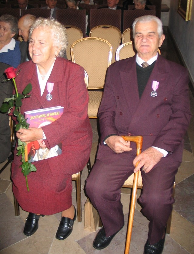 Wśród świętujących par byli Katarzyna i Józef Durdowie z Durdów. Małżonkowie są z sobą 54 lata i zgodnie zapewniają, że ich związek należy do udanych i chcieliby przeżyć z sobą jak najdłużej.