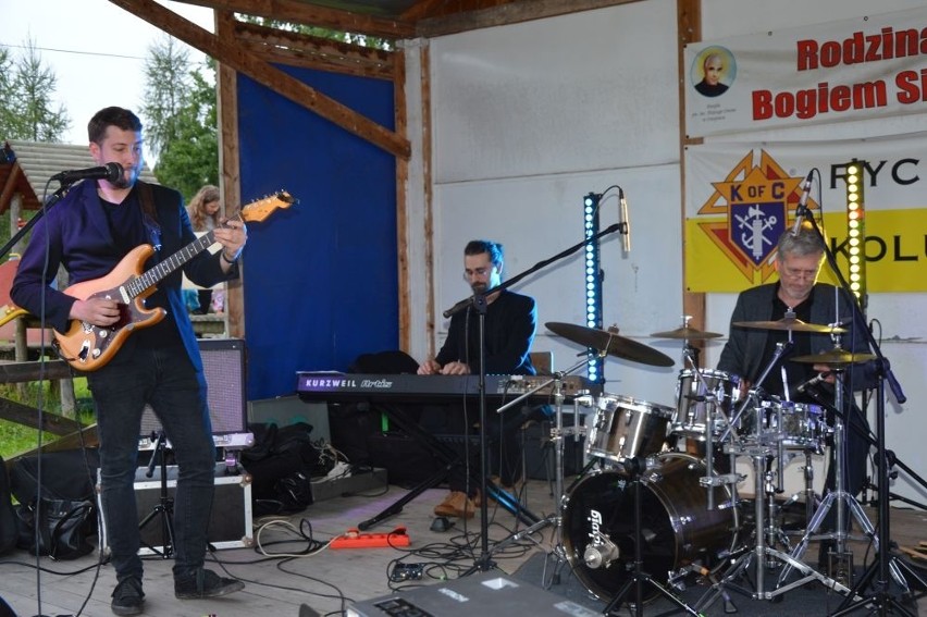 Festyn z akcją szczepień i koncertem "Mozart na Jamajce" w Ostojowie. Zobacz zdjęcia