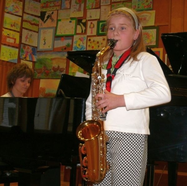 Na saksofonie zagrała Aniela Wereda ze szkoły muzycznej z Krosna.