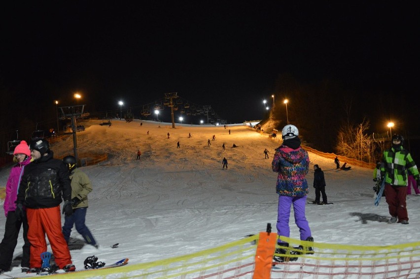 Wspaniałe warunki dla narciarzy w Bałtowie. W sobotę odbyła się Nocna Jazda (ZDJĘCIA)