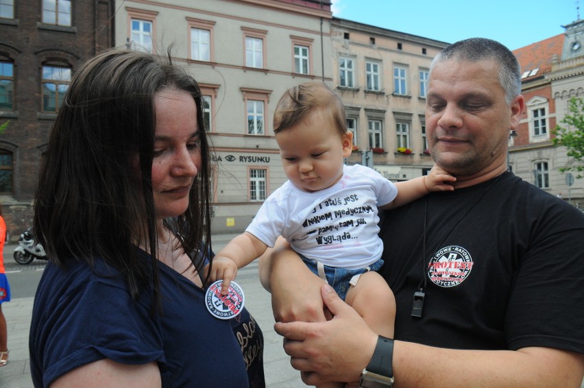 Kraków. Głośny protest ratowników medycznych