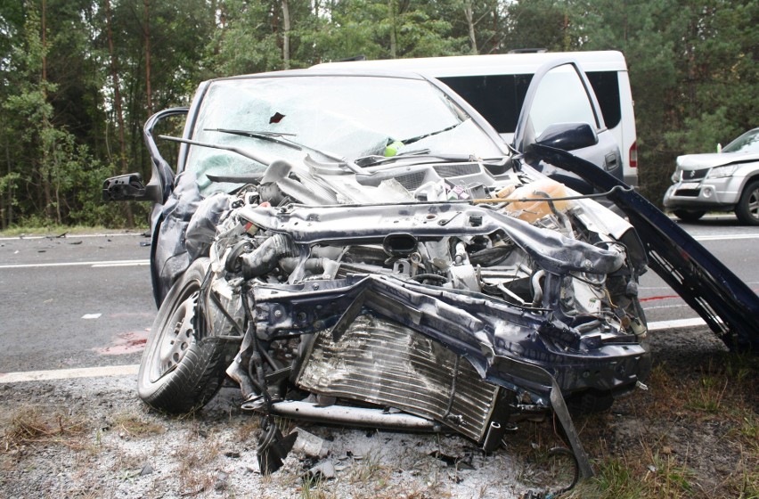 Powiat olkuski. Tragiczny wypadek na drodze wojewódzkiej nr 783. Zginął kierowca, który chciał ocalić sarnę