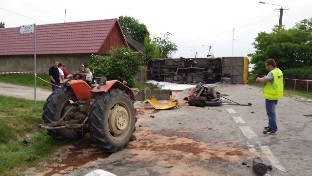 Na miejscu środowego wypadku w miejscowości Okół w powiecie ostrowieckim