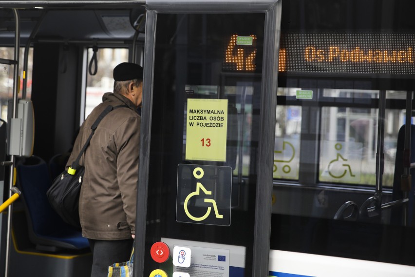 Kraków. Mieszkańcy o komunikacji: największa fikcja w dziejach MPK! Apelują o przywrócenie powszednich kursów autobusów i tramwajów 