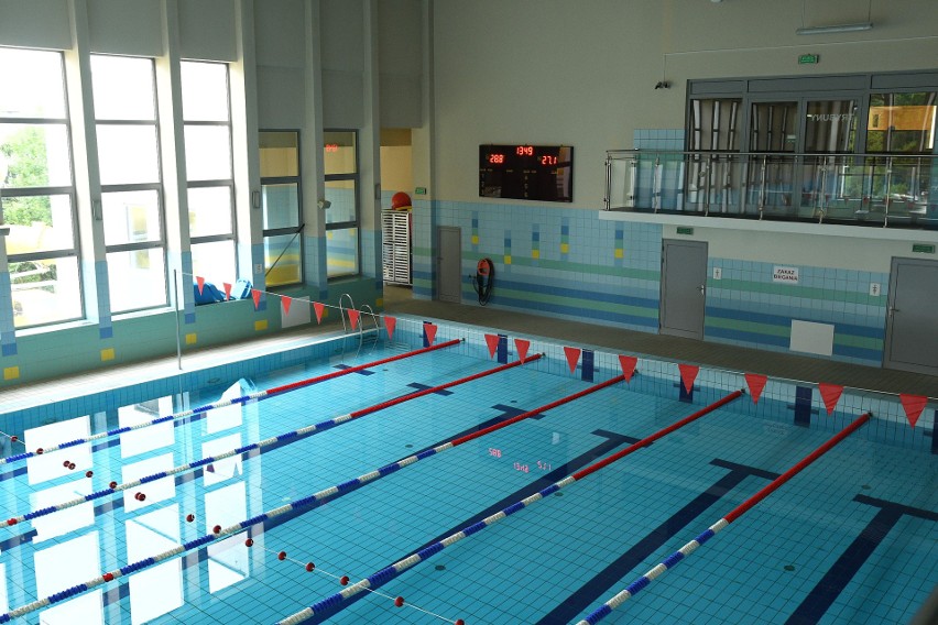 Sportowe Wakacje 2023. Kryte baseny w Kielcach będą dostępne za darmo dla dzieci i młodzieży. Zobacz, kiedy można popływać