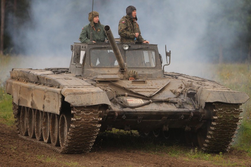 Wojsko: czołgi mają jeździć w Biedrusku nie po poligonie,...