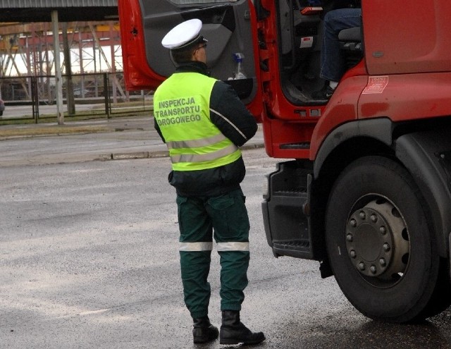 Od stycznia inspektorzy też mogą zatrzymywać i karać zwykłych kierowców