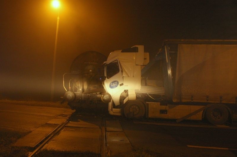Wypadek w Niekrasowie. Ciężarówka zderzyła się z pociągiem 