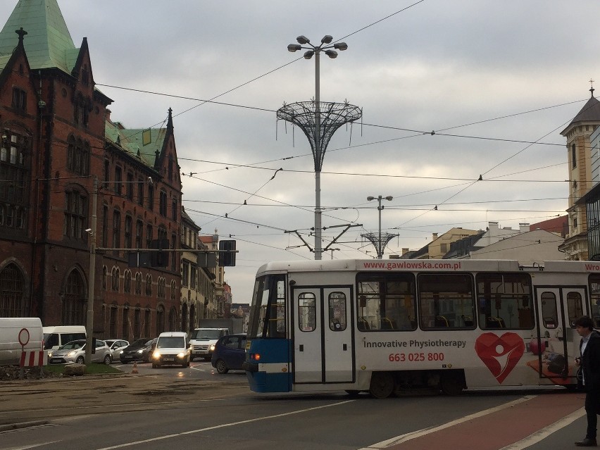Wypadek tramwaju i samochodu na Krupniczej [ZDJĘCIA]