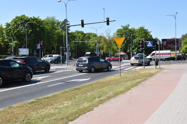 Koszalińscy kierowcy zauważyli kilka błędów przy nowym malowaniu jezdni w mieście.