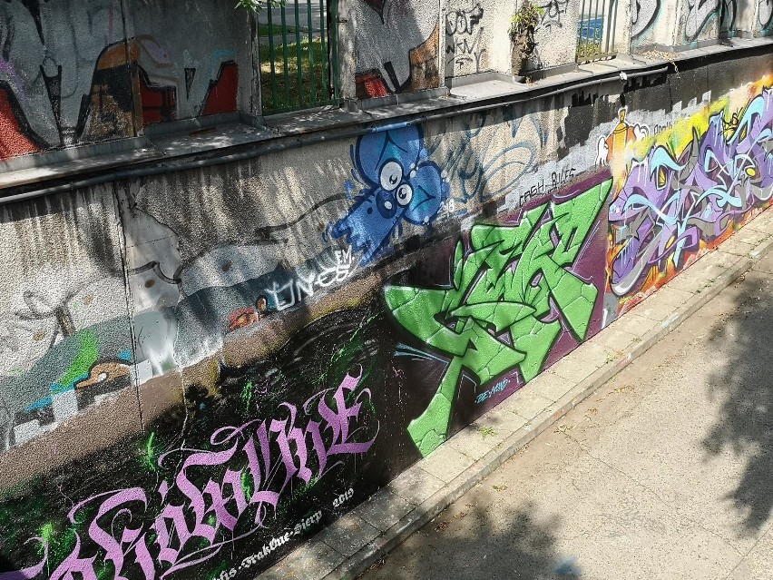Kraków. Graficiarze zachwycają pomysłem i wykonaniem swoich prac na ścianach przy NCK [ZDJĘCIA]