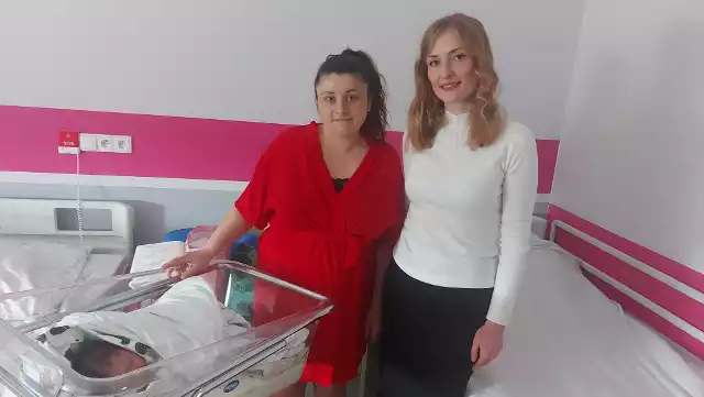 Pani Aldona musiała uciekać z Ukrainy w 9. miesiącu ciąży. Kilka dni temu urodziła w Zawierciu zdrową córeczkę - Karolinę.Zobacz kolejne zdjęcia. Przesuwaj zdjęcia w prawo - naciśnij strzałkę lub przycisk NASTĘPNE