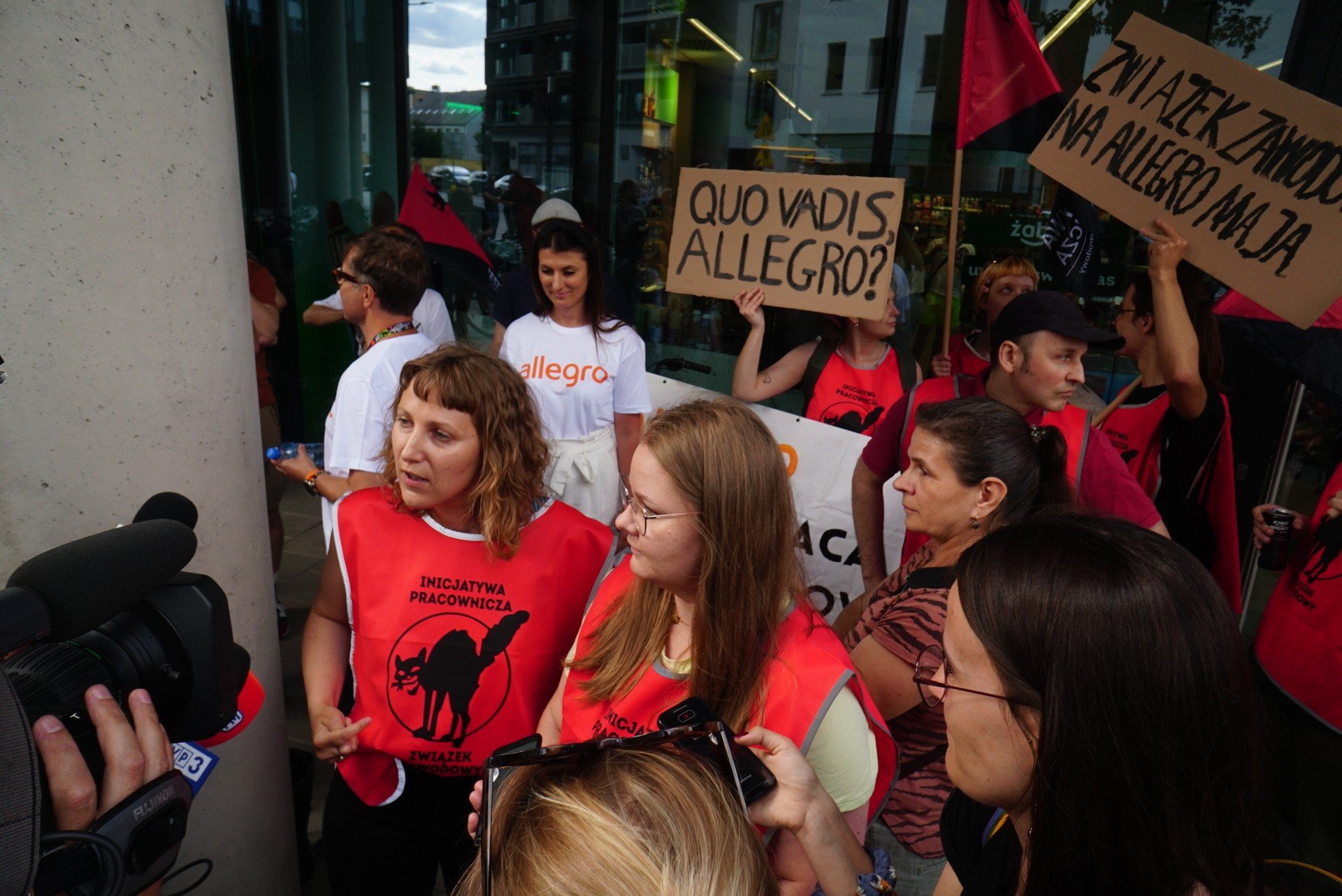 Protest Pracownik w Allegro W Poznaniu Czego daj Zwi zkowcy G os protest-pracownik-w-allegro-w-poznaniu-czego-daj-zwi-zkowcy-g-os