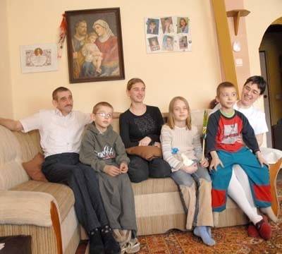 Romuald, Krzysztof, Agnieszka, Paulina, Jakub i Violetta...