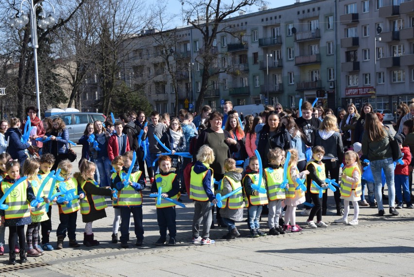 „Przystanek autyzm” to happening w Dzień Autyzmu na placu...