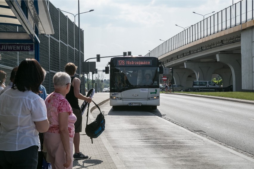 Duża zmiana w komunikacji w Krakowie. Nadjeżdża 151 nowych autobusów od Mobilis. Firma szuka chętnych do pracy