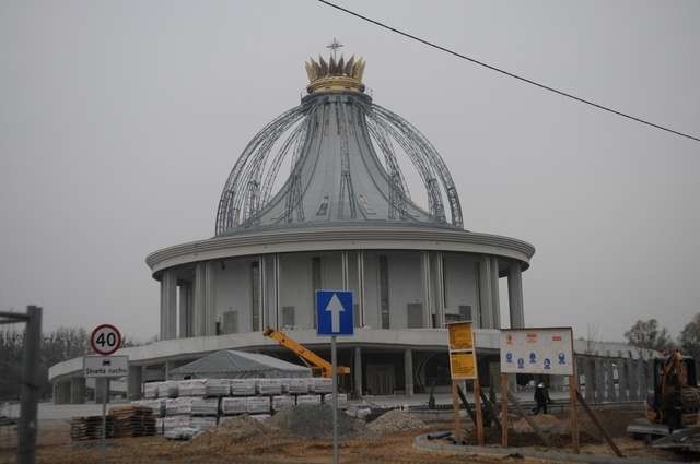 Firma buduje między innymi świątynię w Toruniu obok Portu Drzewnego