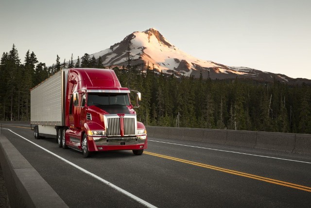 W bieżącym roku Daimler Trucks świętuje w Ameryce Północnej dwa ważne jubileusze – 75-lecie Freightliner Trucks i 50-lecie Western Star Trucks.fot. Daimler