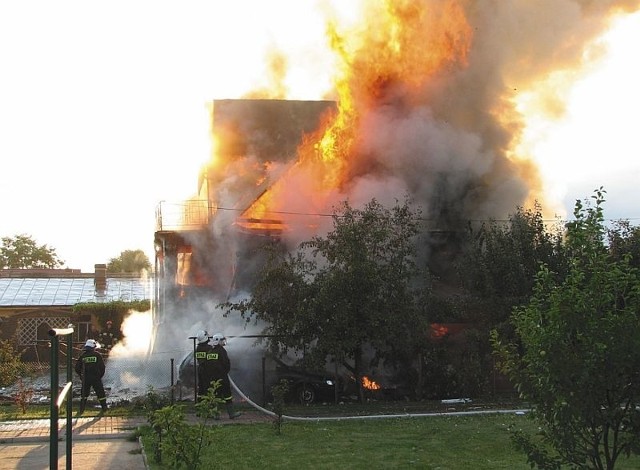Pożar domu przy ul. Parkowej był największą tragedią, jaka rozegrała się z zeszłym roku w Bielsku Podlaskim. Zginęli poparzeni podczas wybuchu dwaj Białorusini. Dużo szczęścia miał właściciel domu, który tuż przed pożarem wyjechał po swoją żonę. 