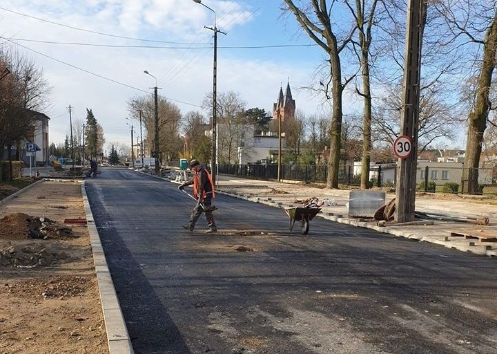 Ostrów Mazowiecka. Trwa remont ulicy Kościuszki. Jest już pierwsza warstwa asfaltu. Zobaczcie zdjęcia