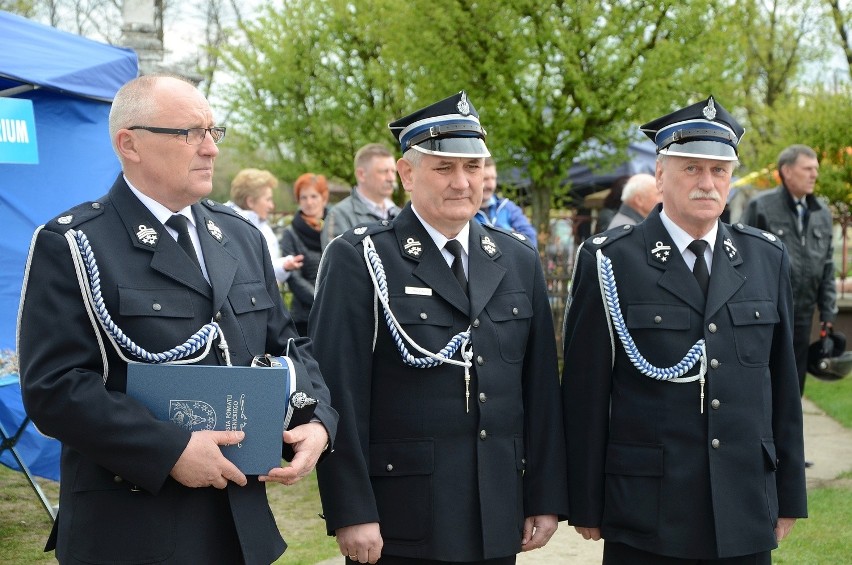 Od lewej: starosta powiatu kozienickiego Andrzej Jung, wójt...