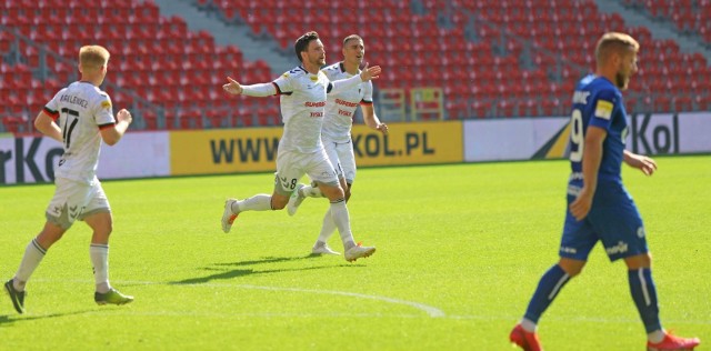 03.10.2021 r. GKS Tychy - Odra Opole.  Zobacz kolejne zdjęcia. Przesuwaj zdjęcia w prawo - naciśnij strzałkę lub przycisk NASTĘPNE