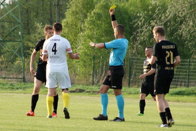 Podczas meczu w Połańcu było nerwowo. Spotkanie zakończyło się remisem 1:1.