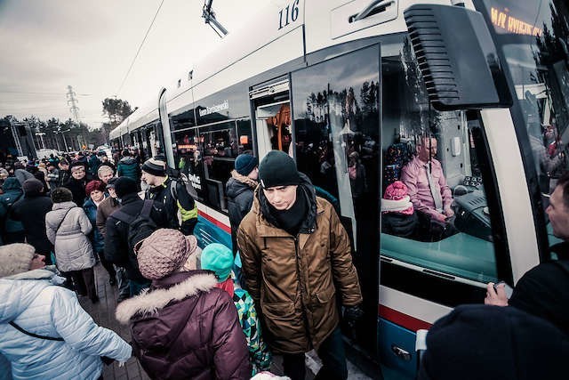 Tysiące bydgoszczan skorzystało z darmowych przejazdów Swingami - niektóre nowe tramwaje były przeciążone.