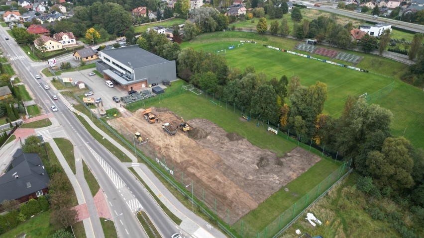 Klub Orlęta Kielce z pomocą swoich partnerów wybuduje boisko ze sztuczną nawierzchnią i oświetleniem. Będzie gotowe 1 grudnia!