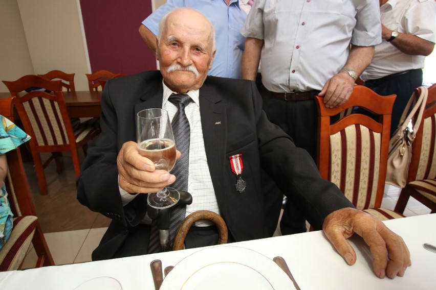 Sto lat Adama Szymańskiego! Był tort, szampan i wspomnienia jubilata odległych czasów