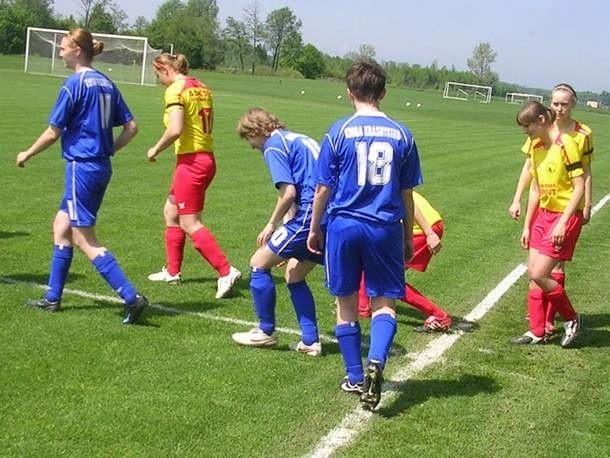"Sokółki" (żółto-czerwone stroje) w sobotę 28 sierpnia zagrają pierwszy ligowy mecz w tym sezonie.
