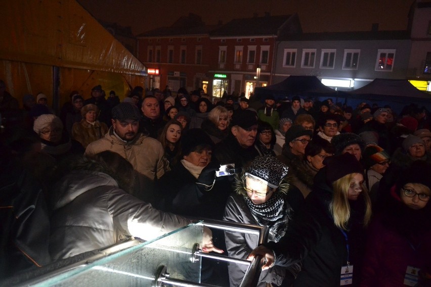 Jaworzno: wielkie kolędowanie i przekazanie Betlejemskiego Światełka Pokoju [WIDEO+ZDJĘCIA]