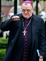 Abp Gołębiewski zeznawał przed sądem. Temat: Molestowanie