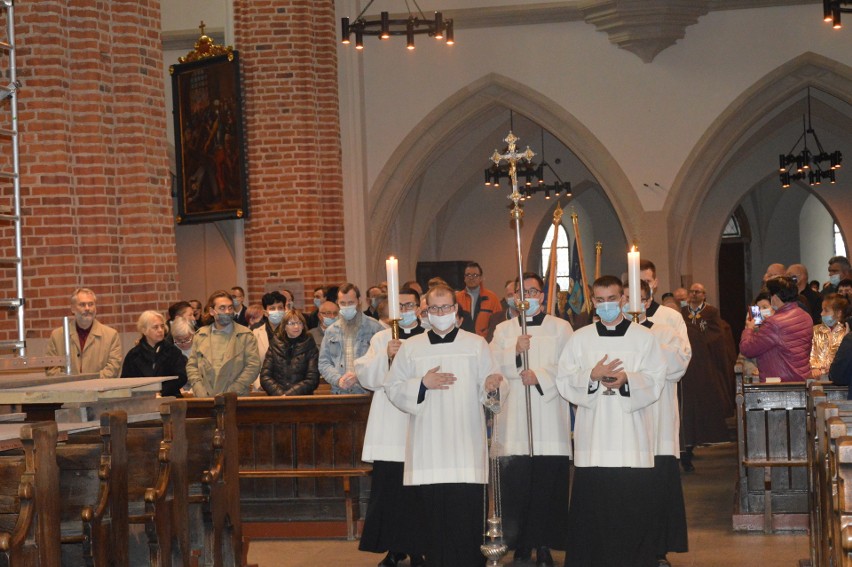 Biskup Andrzej Czaja rozpoczął w niedzielę etap diecezjalny Synodu Biskupów