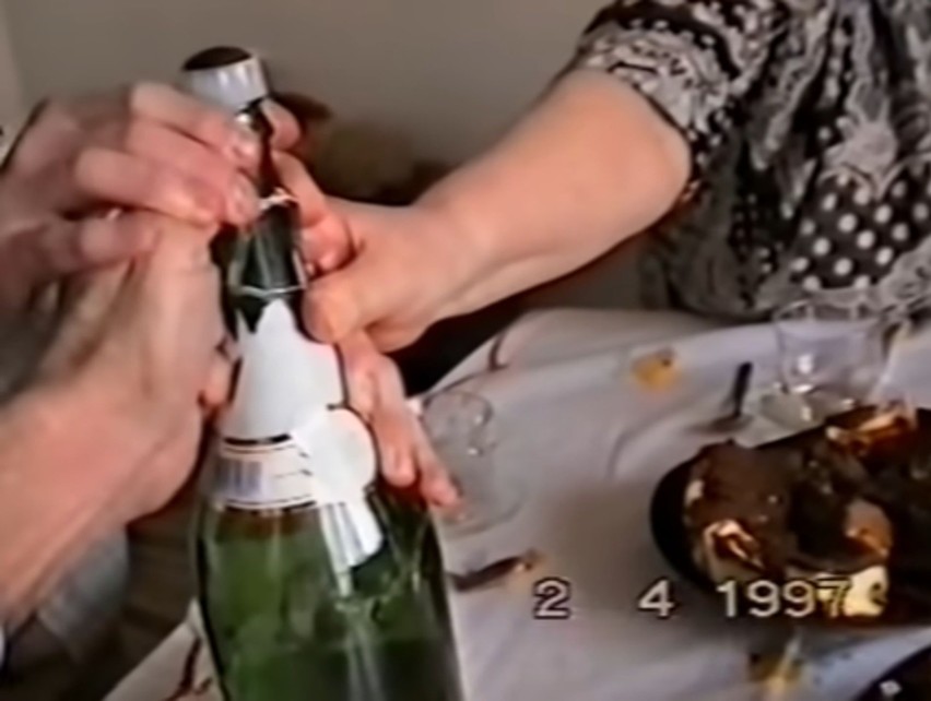 Najsłynniejszy film z otwierania szampana jest z Kielc! Przed sylwestrem warto obejrzeć zabawny "instruktaż". Zobacz film i zdjęcia