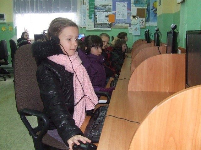 Najczęściej przy komputerach w CKWI zasiadają dzieci. Wkrótce rozpoczną się zajęcia dla seniorów