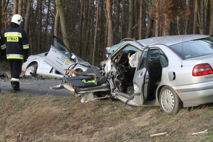 Groźny wypadek pod Wrocławiem. Trzy osoby ranne                    